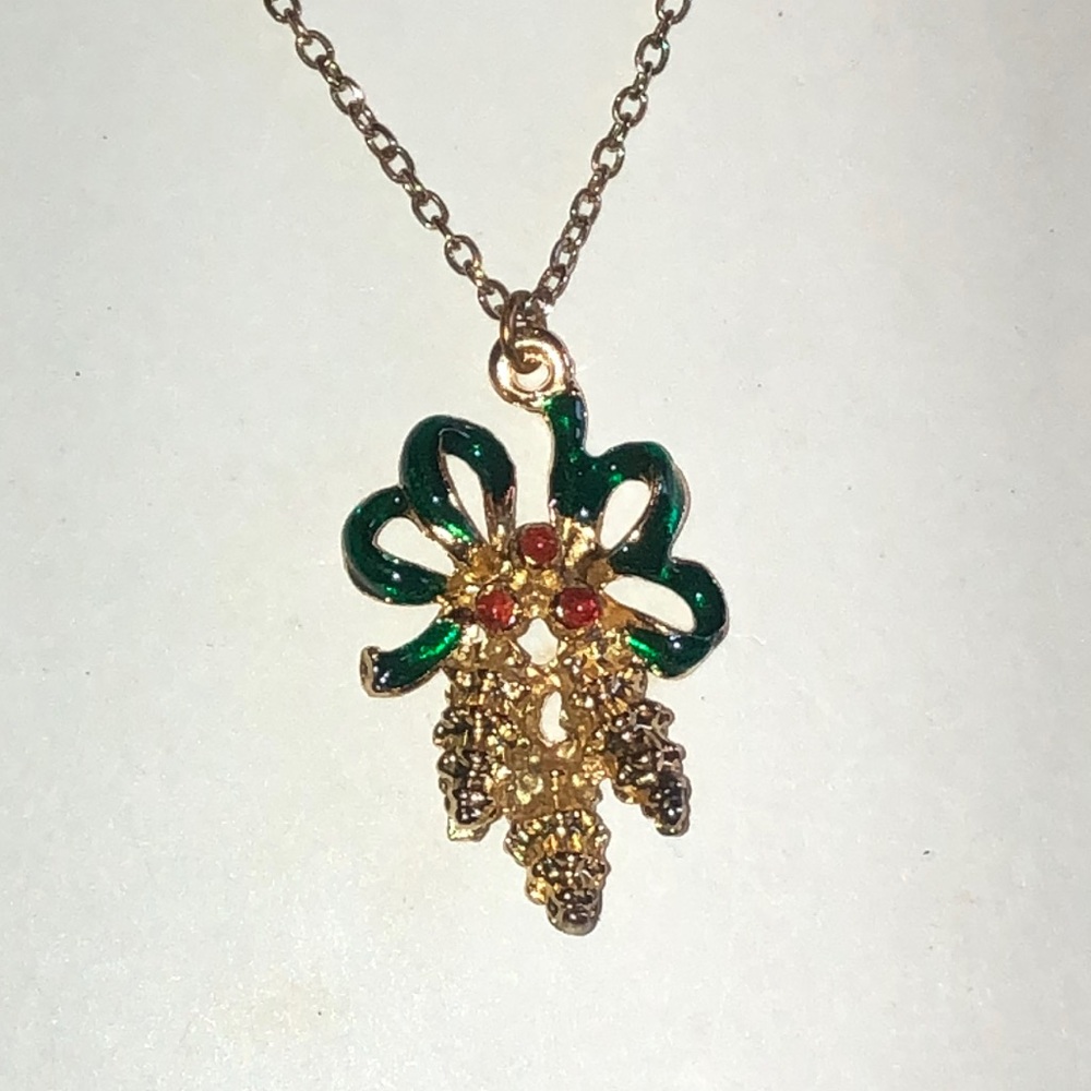 Gold Tone Vintage Green Bow & Red Accent Pendant Necklace